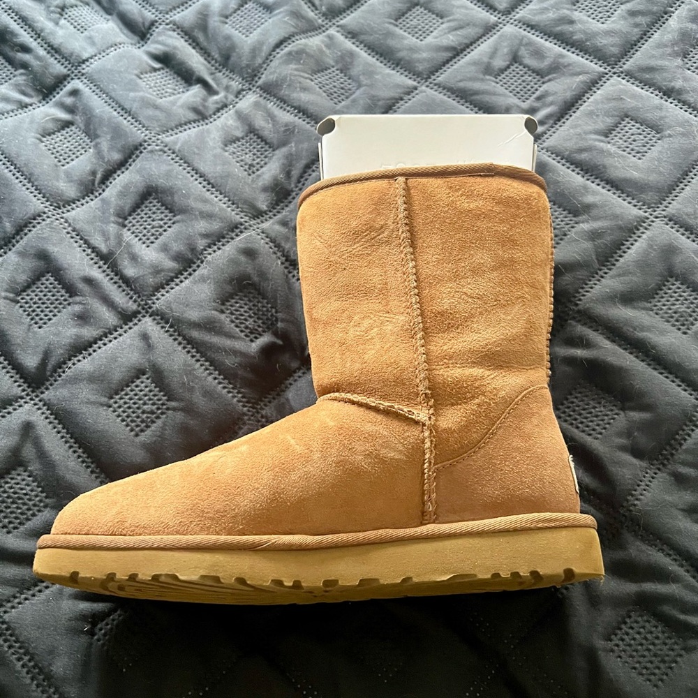 UGG Chestnut Classic Short Boots